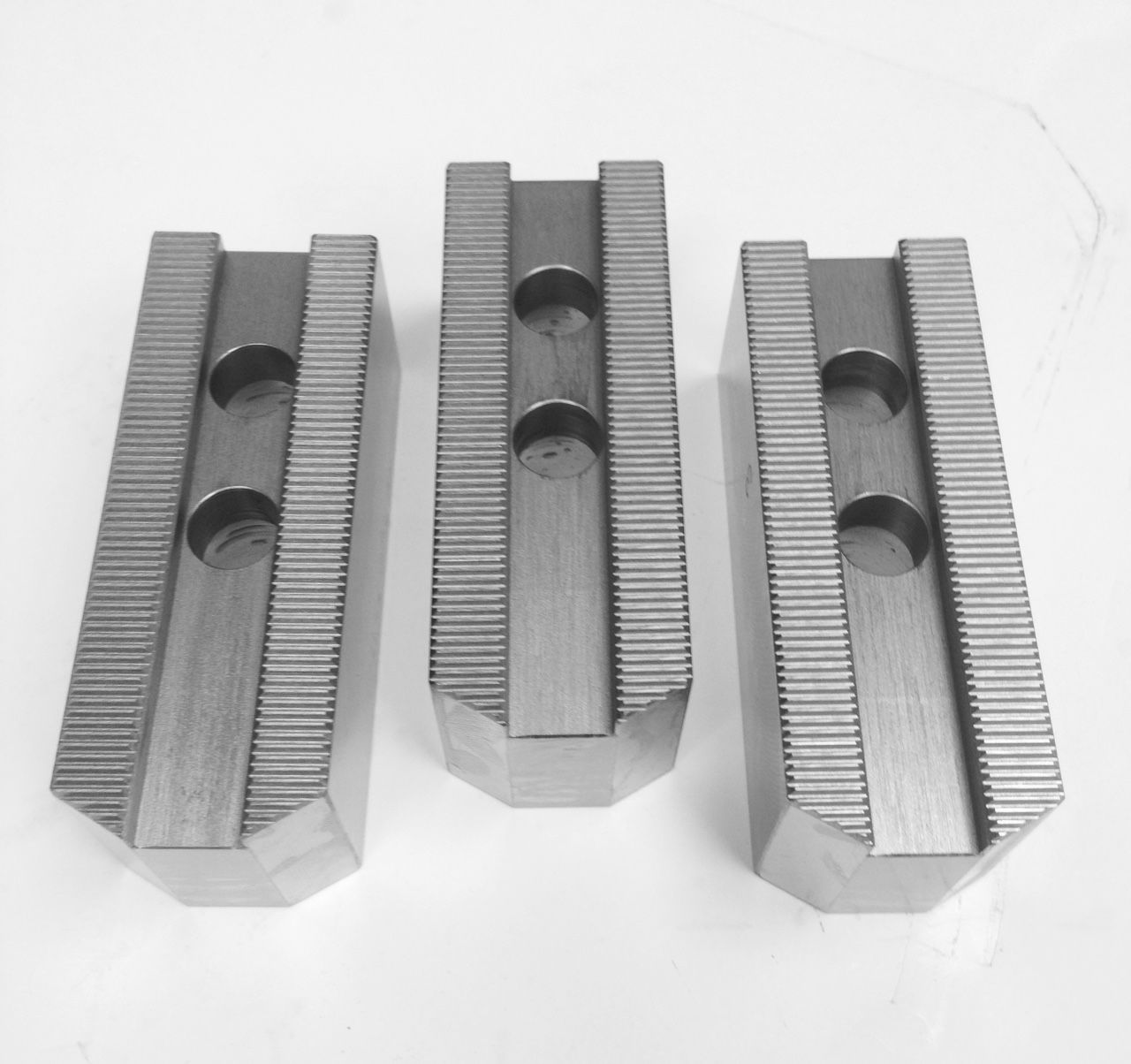 TAIKI 12" 1.5MM X 60 DEGREE 18MM ALUMINUM SOFT JAW SET (3 PIECE) (3900-4772)